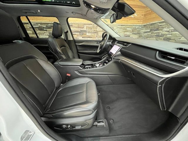 Used 2022 Jeep Grand Cherokee Limited AWD/4WD image 43