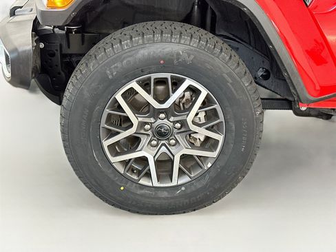 Used 2025 Jeep Wrangler Unlimited Sahara AWD/4WD image 34