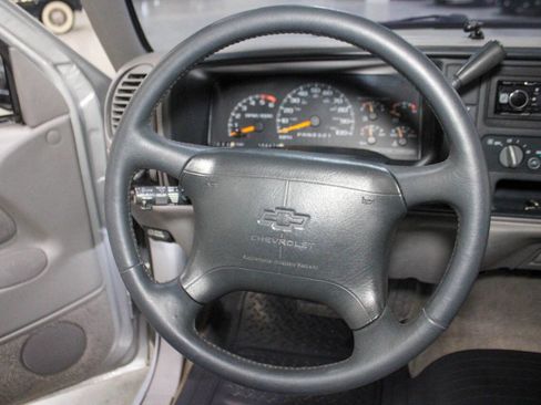 Used 1996 Chevrolet Silverado 1500 2WD Regular Cab image 10