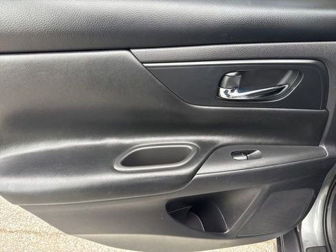 Used 2017 Nissan Altima 2.5 S w/ Power Driver Seat Package FWD image 18