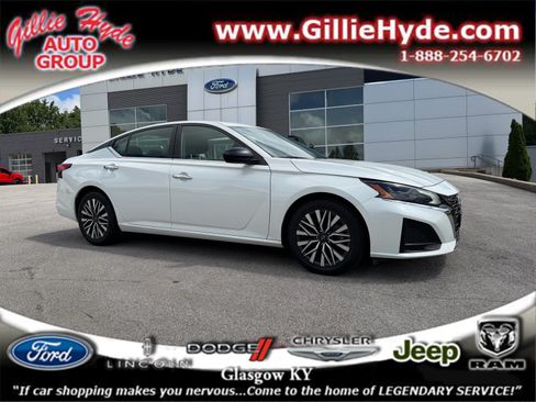 Used 2024 Nissan Altima 2.5 SV FWD image 1