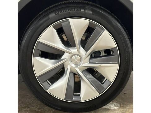 Used 2023 Tesla Model Y Long Range AWD/4WD image 12