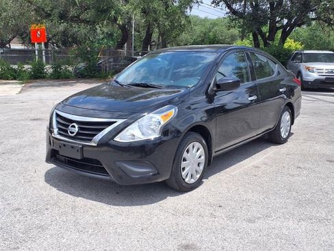 Used 2016 Nissan Versa SV FWD image 3