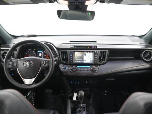 Used 2018 Toyota RAV4 SE w/ Advanced Technology Package AWD/4WD image 13