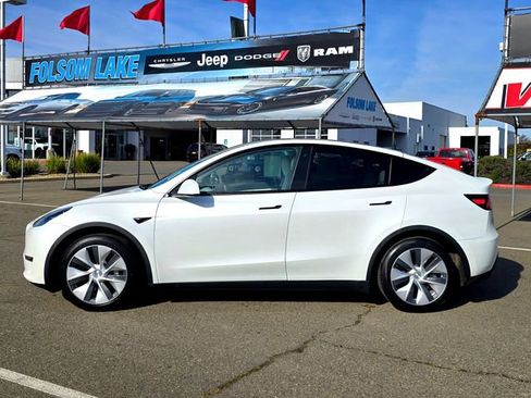 Used 2021 Tesla Model Y Long Range image 8