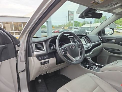 Used 2019 Toyota Highlander Limited Platinum AWD/4WD image 34