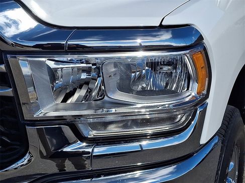 Used 2024 RAM 2500 Tradesman w/ Chrome Appearance Group image 9