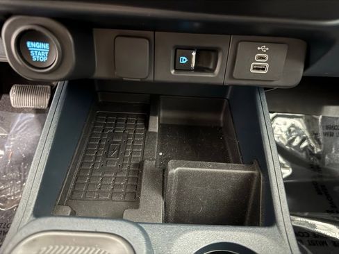 New 2025 Ford Maverick Lariat w/ Black Appearance Package image 38