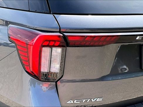 Used 2025 Ford Explorer Active w/ Active Comfort Package AWD/4WD image 31