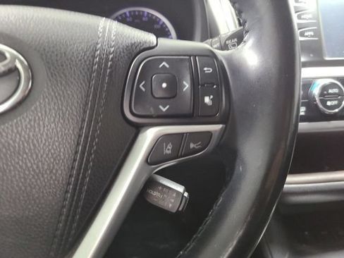 Used 2018 Toyota Highlander XLE AWD/4WD image 31