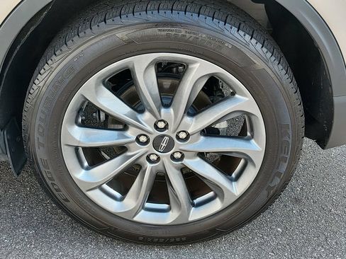 Used 2021 Lincoln Corsair AWD w/ Premium Package image 16
