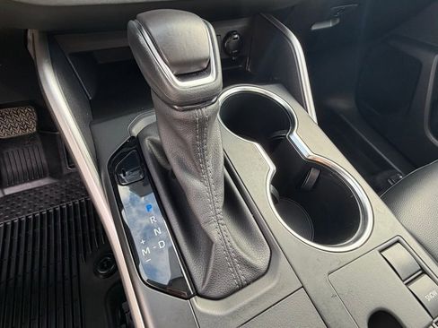 Used 2023 Toyota Highlander XLE image 28