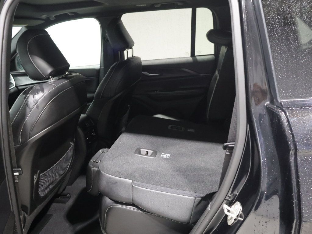 Used 2023 Jeep Grand Cherokee Altitude AWD/4WD image 18