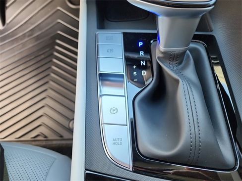 New 2025 Hyundai Elantra Limited image 23