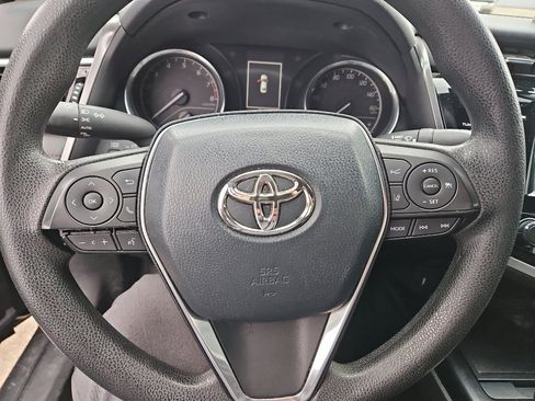 Used 2018 Toyota Camry LE w/ Moonroof Package FWD image 10