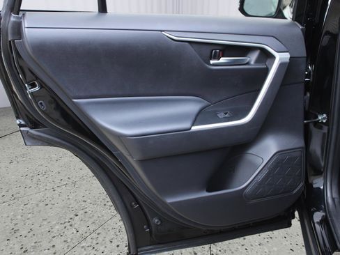 Used 2022 Toyota RAV4 SE image 41