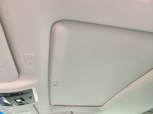 Used 2025 Lexus ES 300h w/ Premium Package image 31