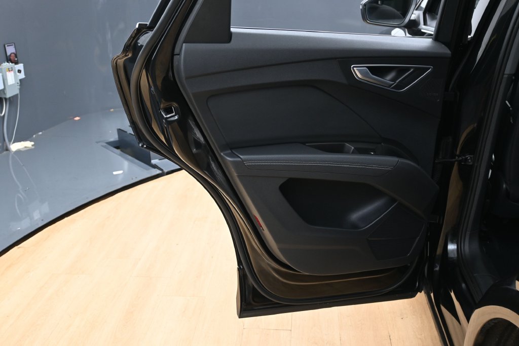 Used 2024 Audi Q4 e-tron Prestige AWD/4WD image 31