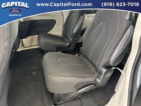 Used 2023 Chrysler Voyager LX FWD image 17