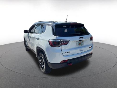 Used 2025 Jeep Compass Trailhawk AWD/4WD image 12