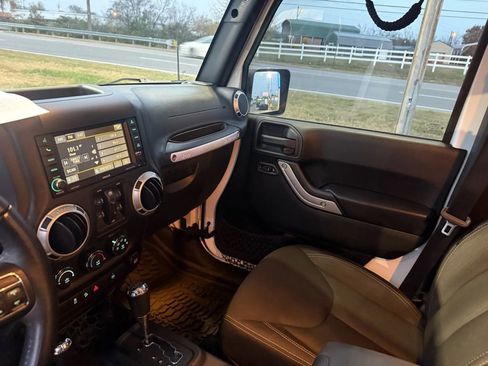 Used 2016 Jeep Wrangler Unlimited Sahara w/ Connectivity Group image 12