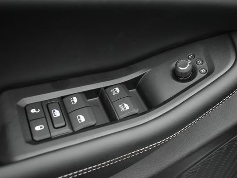 New 2026 Jeep Grand Cherokee Altitude image 13