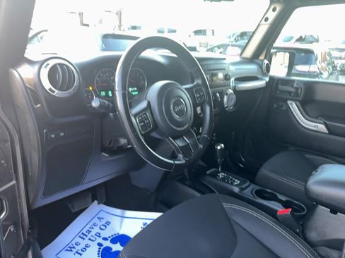 Used 2016 Jeep Wrangler Unlimited Rubicon w/ Connectivity Group image 16