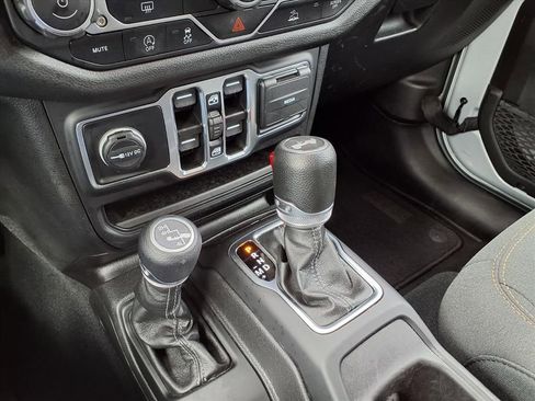 Used 2024 Jeep Wrangler Sport S image 25