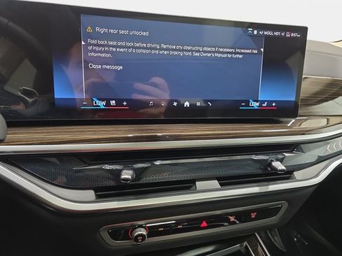 Used 2025 BMW X7 xDrive40i w/ Premium Package AWD/4WD image 16
