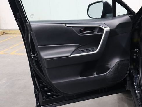 Used 2021 Toyota RAV4 LE image 13