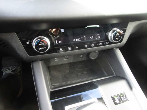 Used 2023 Mitsubishi Outlander SE image 20