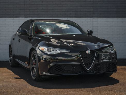 Used 2020 Alfa Romeo Giulia Ti Sport w/ Quick Order Package 22S Sport AWD/4WD image 3