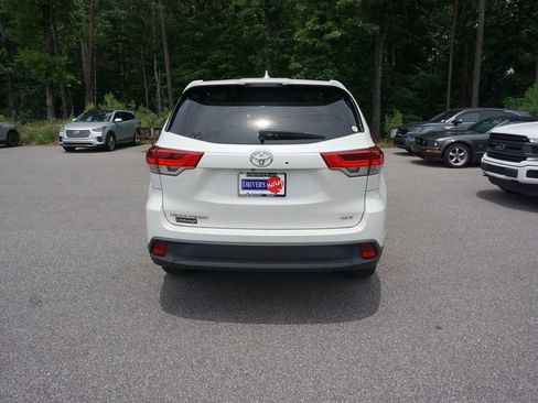 Used 2019 Toyota Highlander XLE FWD image 22