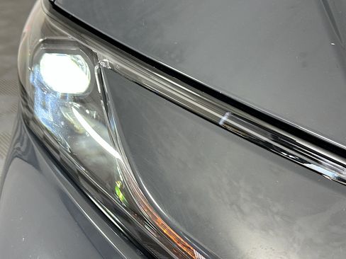 Used 2025 Toyota Camry SE w/ Convenience Package image 9