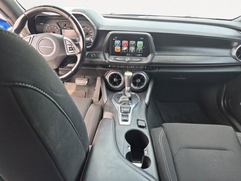 Used 2018 Chevrolet Camaro LT w/ Technology Package RWD image 3