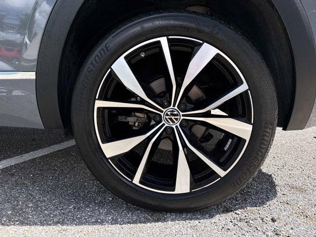 Used 2025 Volkswagen Atlas Cross Sport SEL Premium R-Line AWD/4WD image 10