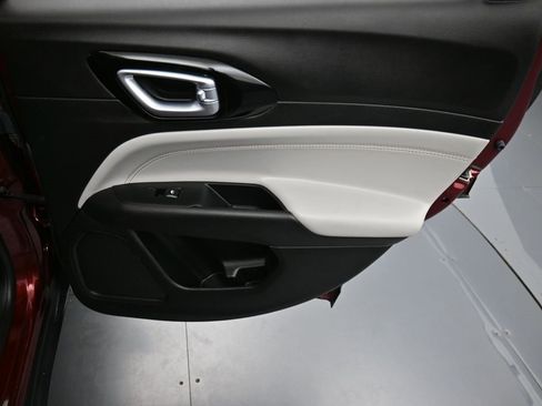 Certified 2022 Jeep Compass Limited image 17