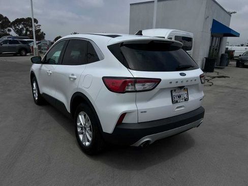 Certified 2021 Ford Escape SE image 3