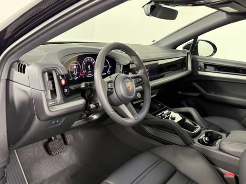 Certified 2026 Porsche Cayenne E-Hybrid Coupe AWD/4WD image 4