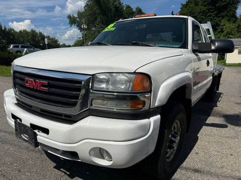 Used 2006 GMC Sierra 2500 SLE w/ Heavy-Duty Power Package AWD/4WD image 2
