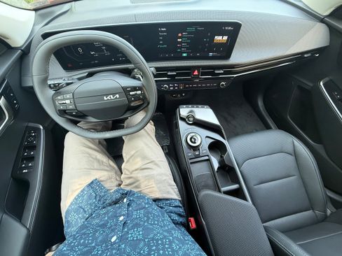 New 2025 Kia EV6 Wind image 16