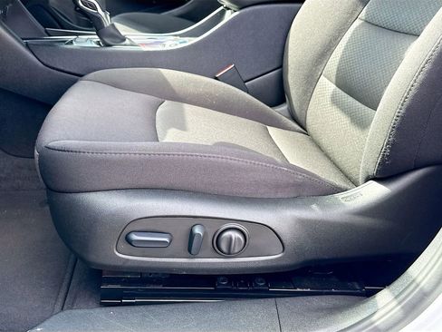 Used 2024 Chevrolet Malibu LT FWD image 18
