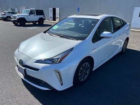 Used 2022 Toyota Prius Limited w/ Premium Convenience Package FWD image 1
