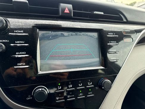 Used 2018 Toyota Camry LE FWD image 27
