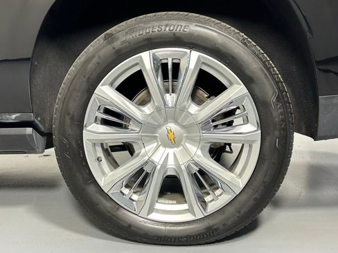 Used 2023 Chevrolet Suburban High Country w/ Premium Package image 43