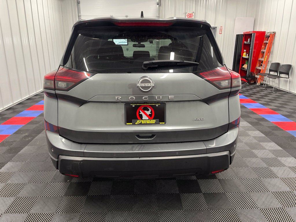 Used 2024 Nissan Rogue S AWD/4WD image 4