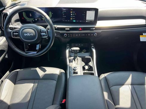 Certified 2025 Kia Sorento S AWD/4WD image 13