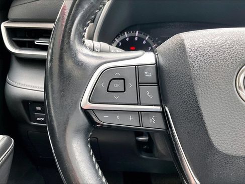 Used 2021 Toyota Highlander XLE AWD/4WD image 12