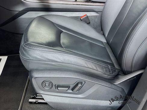 Used 2022 Audi Q8 Premium w/ Convenience Package image 25