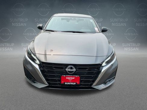 Used 2025 Nissan Altima 2.5 SV image 18